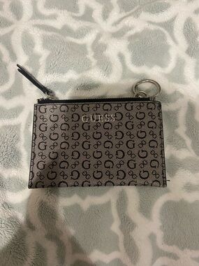 Guess Signature Logo Zip Card Case in Beige and Black